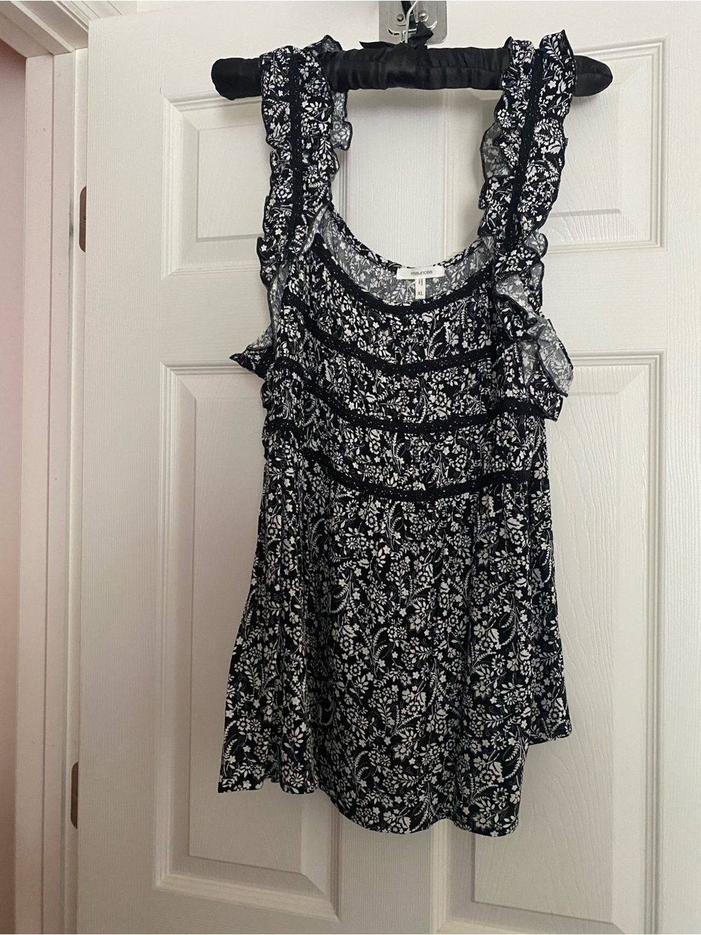 Like New Maurices Black and White Floral Tank Top with Ruffle Detail XL